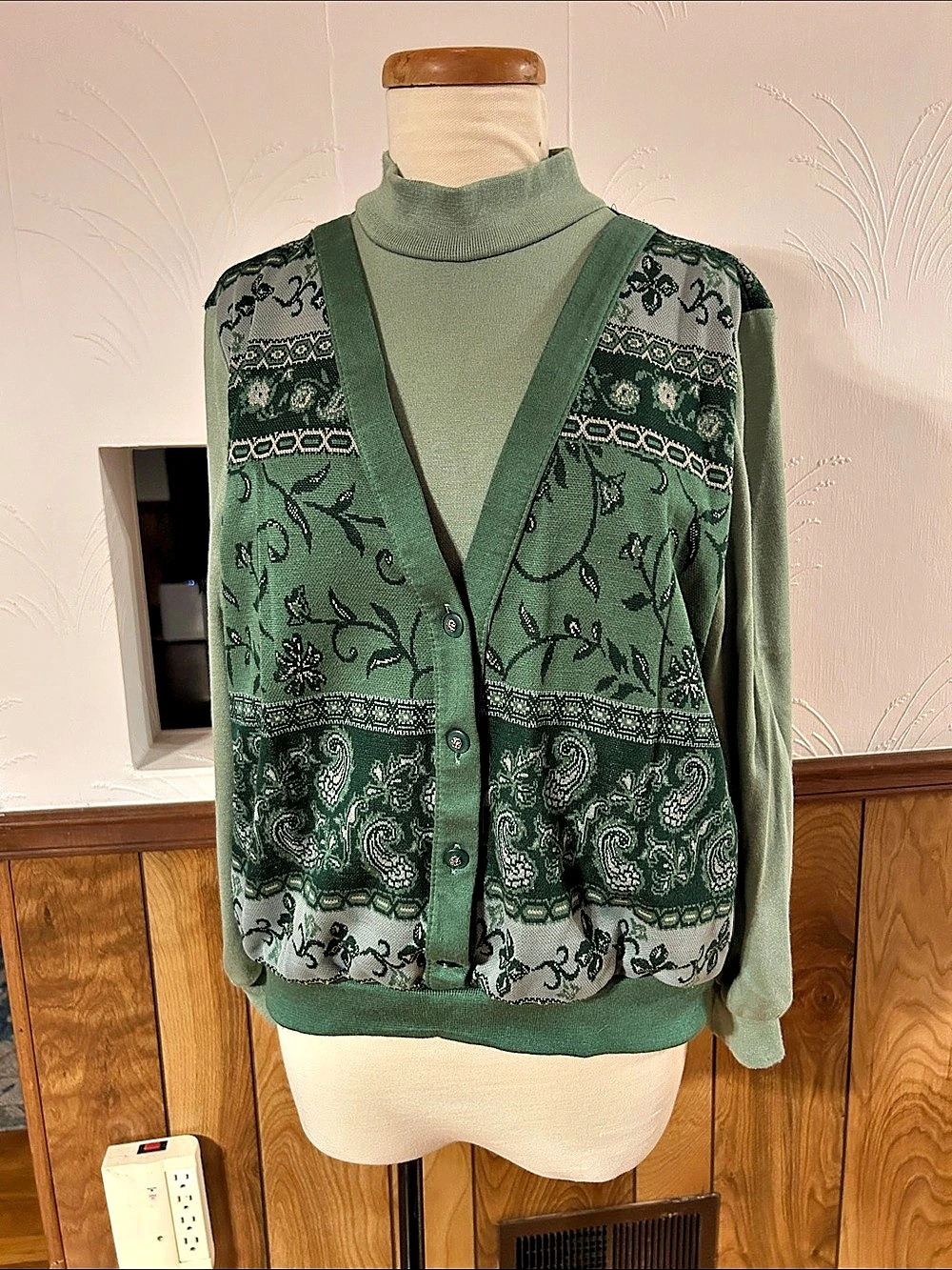 Alfred Dunner Paisley Cardigan Sweater in Green Size Medium Like New